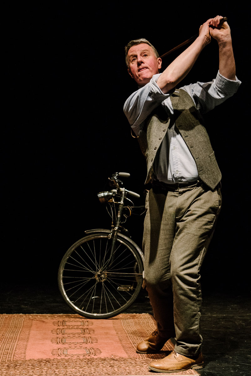 Golf. Leaf by Niggle, April 2016, Puppet State Theatre Company. Photo by Brian Hartley.