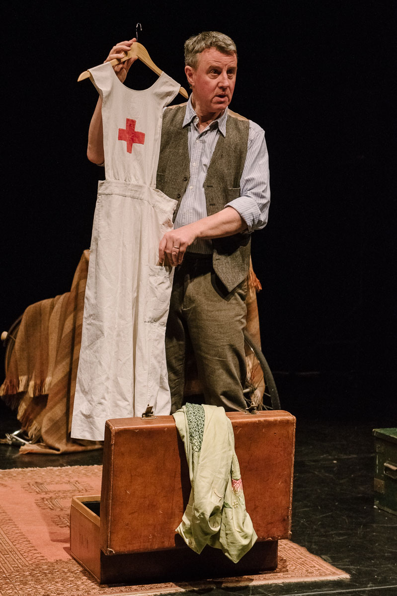 Apron. Leaf by Niggle, April 2016, Puppet State Theatre Company. Photo by Brian Hartley.